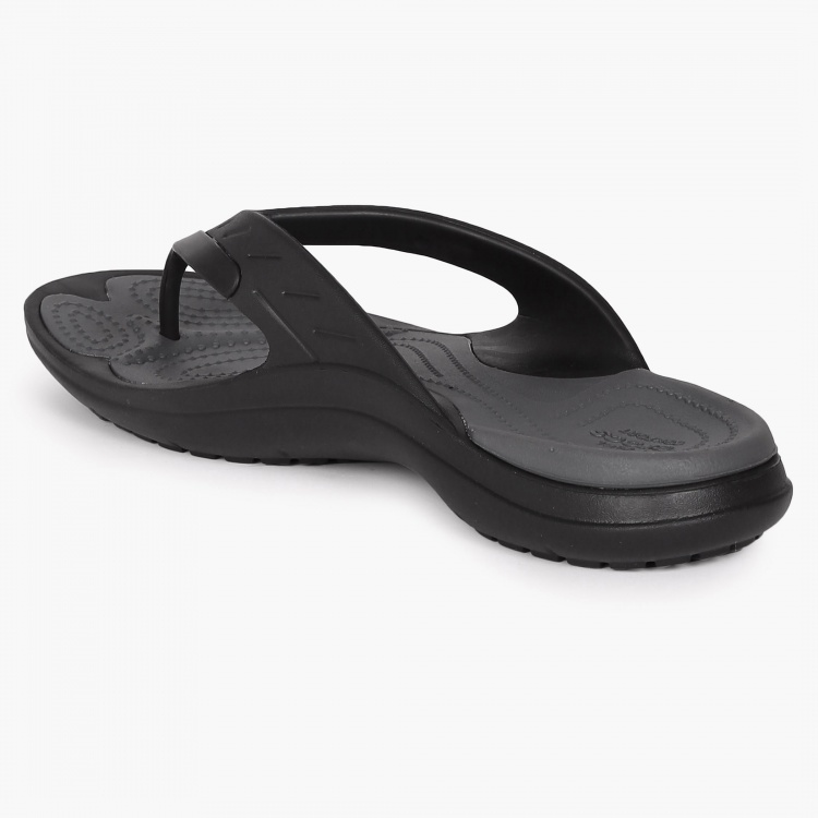 crocs dual comfort flip flops womens