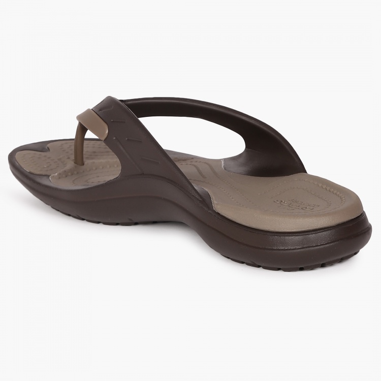 crocs comfort flip flops