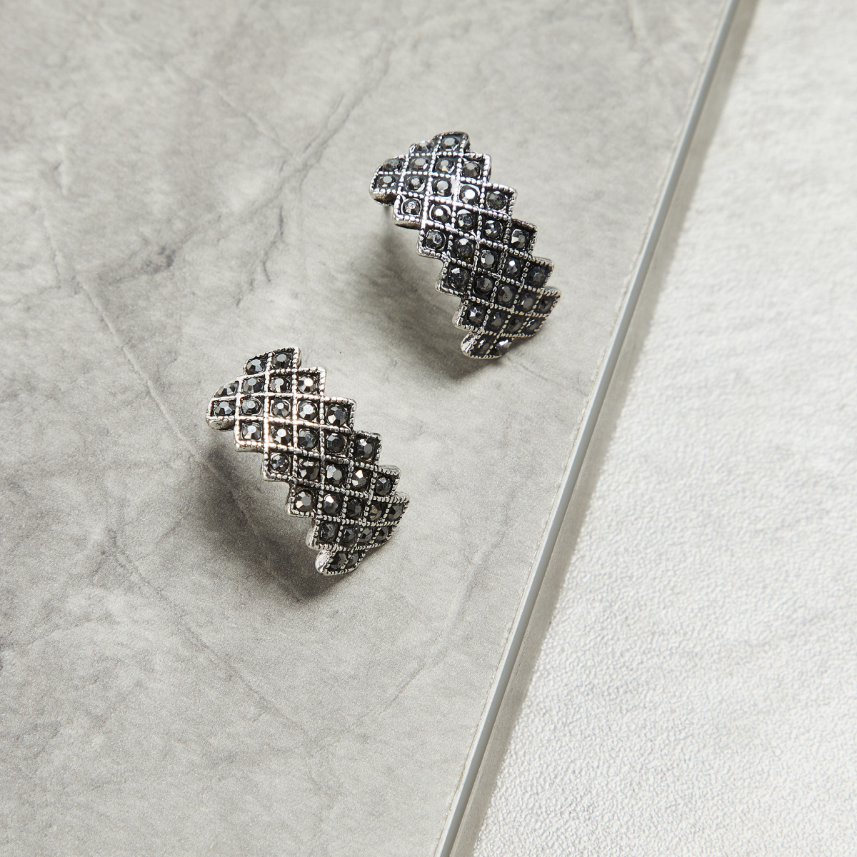 

TONIQ Embellished Curved Studs, Silver