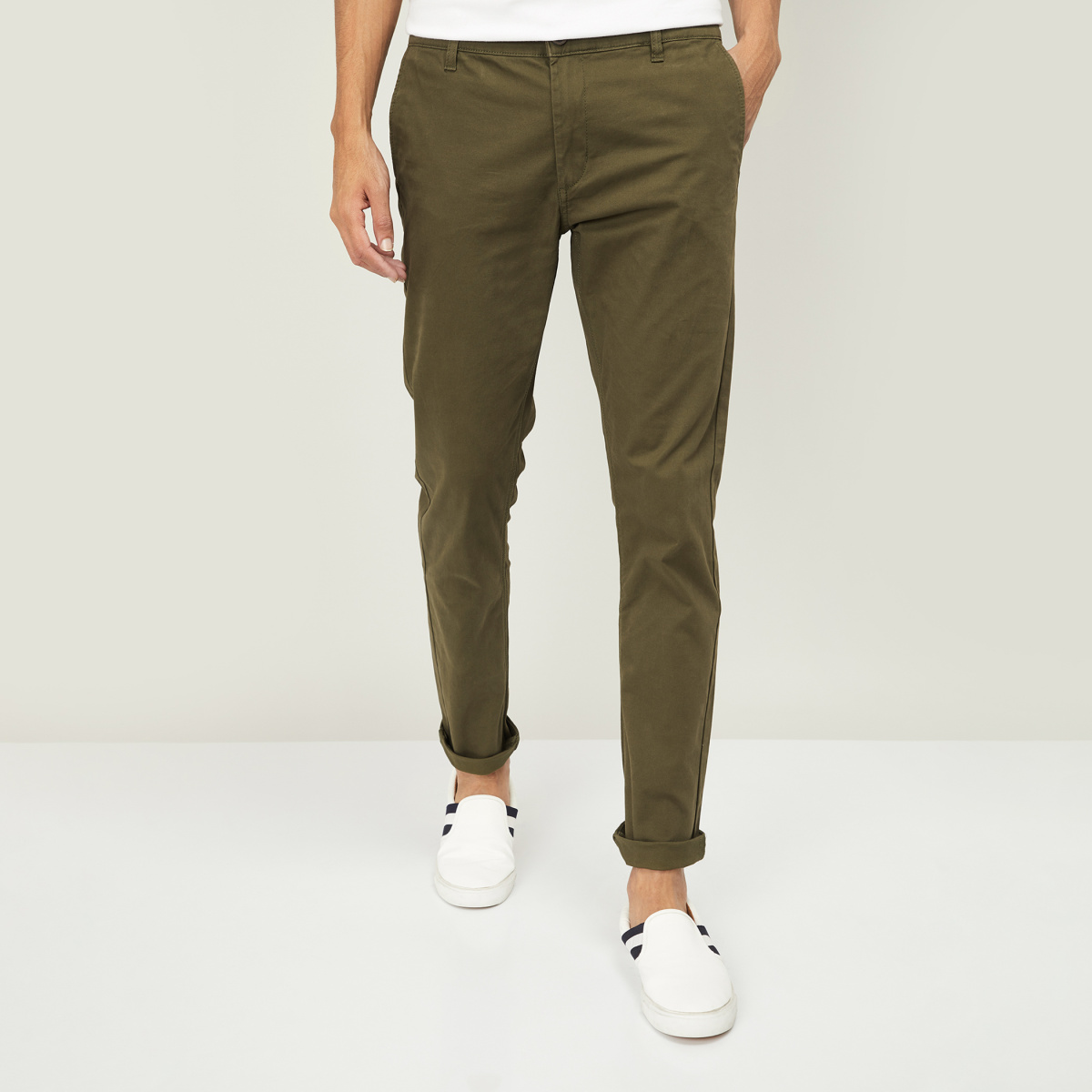 FAME FOREVER Men Solid Slim Tapered Casual Trousers