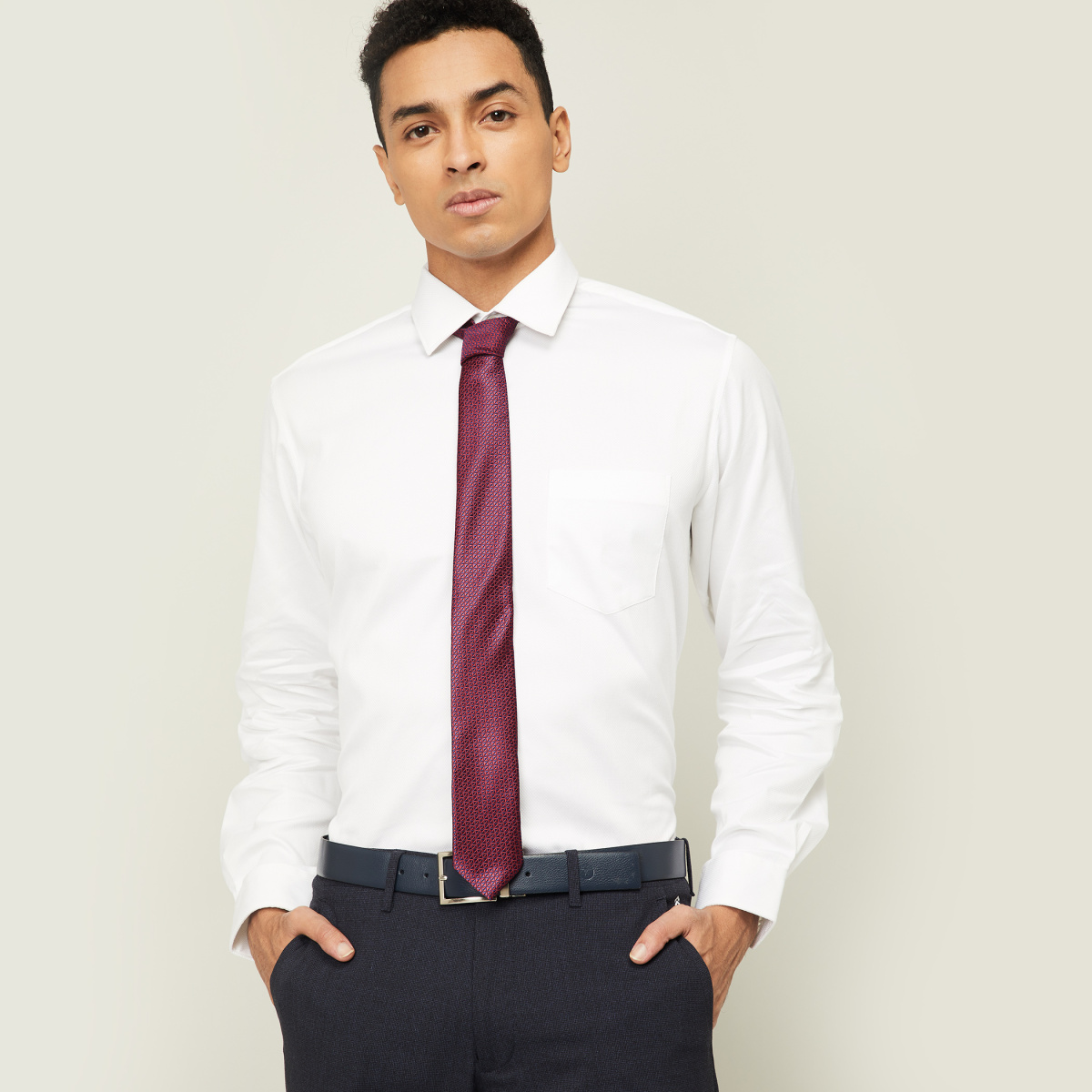 VAN HEUSEN Men Solid Formal Shirt with Tie