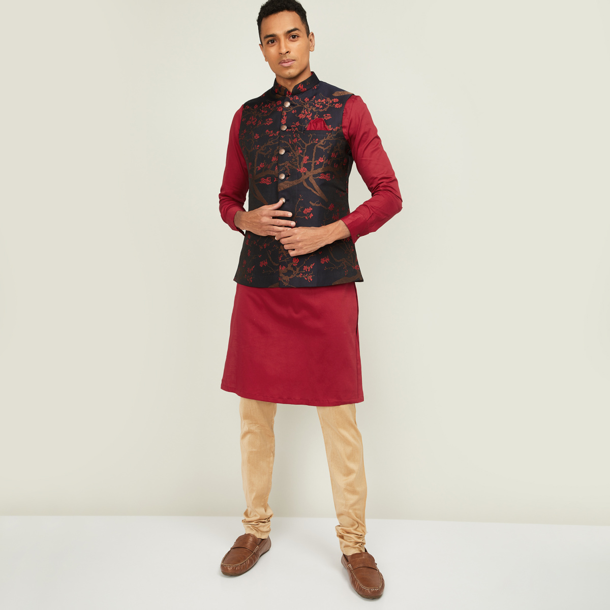 Manyavar - Exquisite Silk Jacquard Kurta-Jacket Set with the Touch of  Zardozi work - Stylish Jackets for Men … | Stylish jackets, Indian groom  wear, Groom dress men