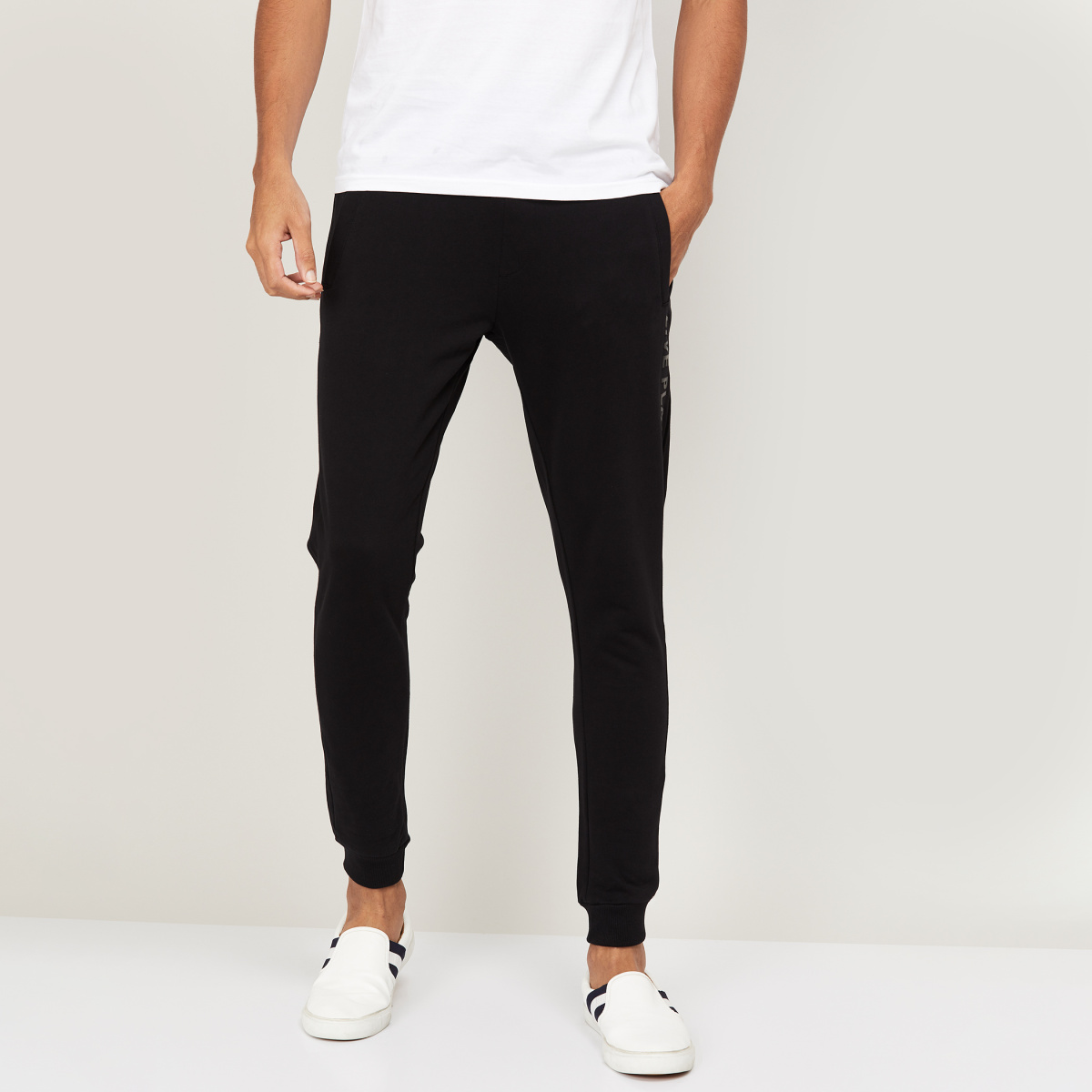 FAME FOREVER Men Typographic Print Elasticated Joggers