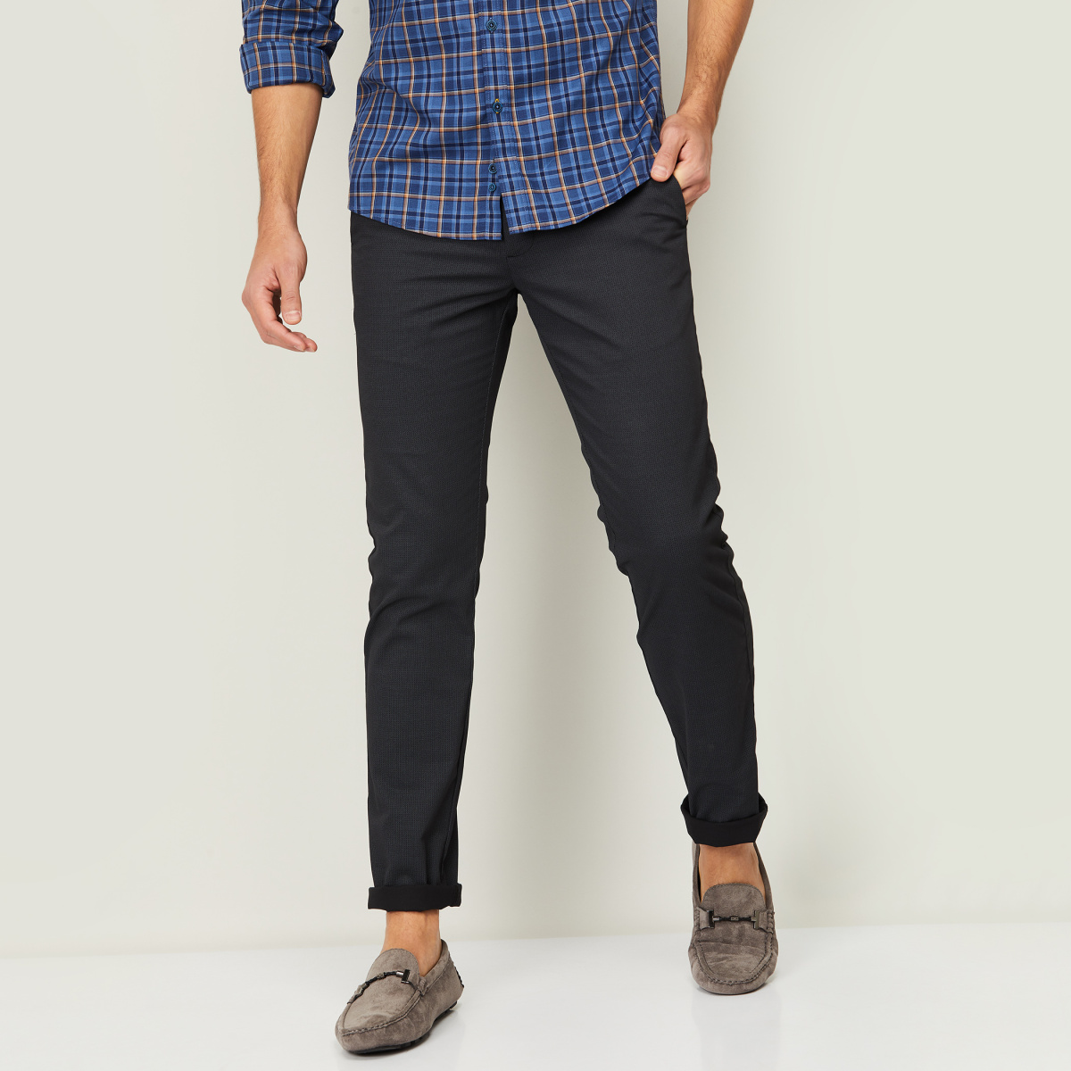 Buy Men Grey Slim Fit Solid Casual Trousers Online - 749750 | Allen Solly