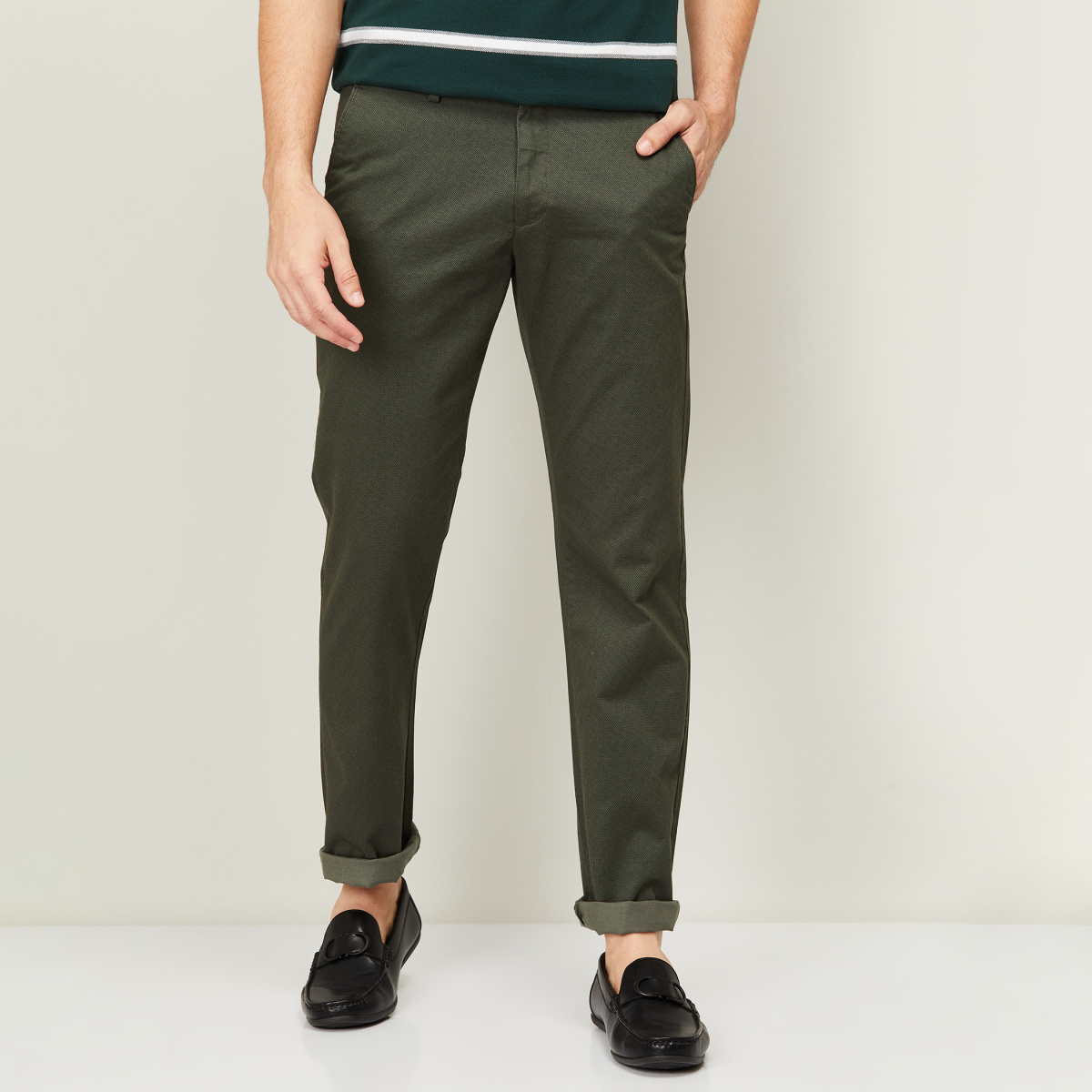 Buy Men Beige Custom Fit Solid Casual Trousers Online - 750731 | Allen Solly