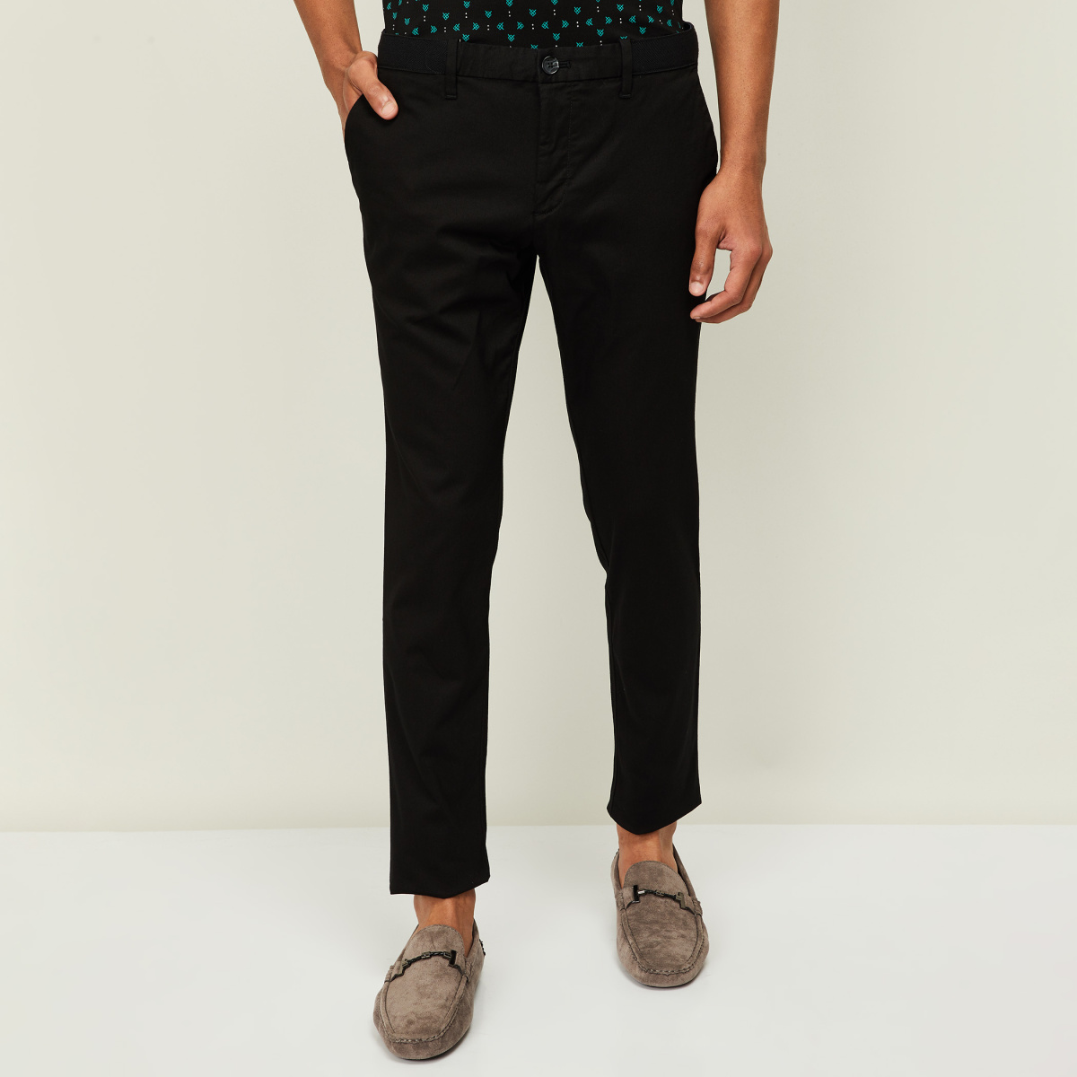 Buy Men Black Solid Slim Fit Trousers Online - 768310 | Van Heusen