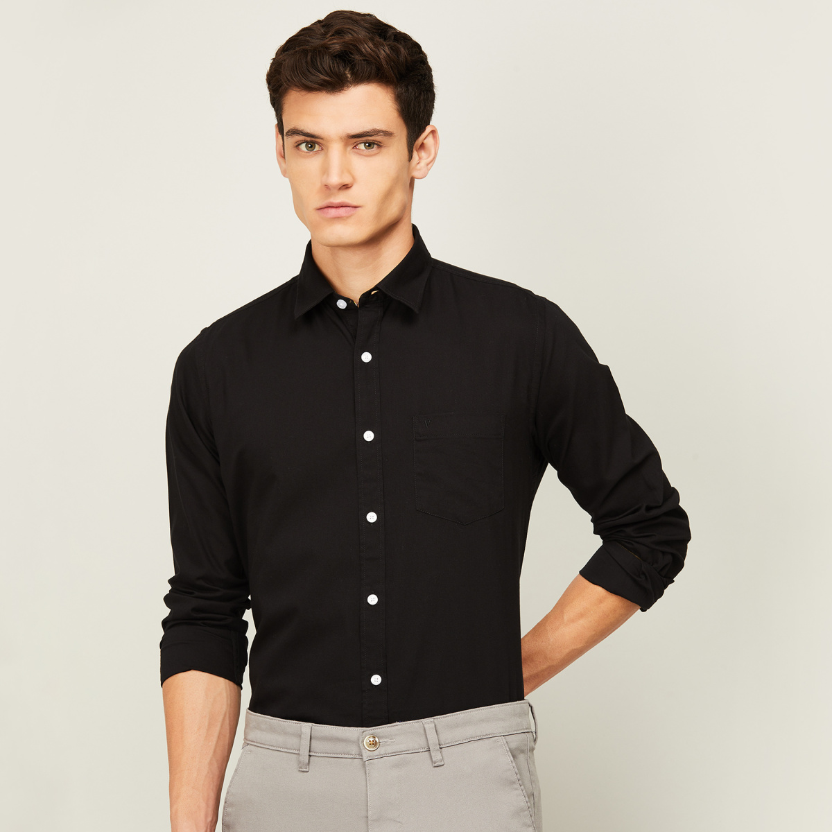 VH SPORTS Men Solid Spread Collar Slim Fit Casual Shirt